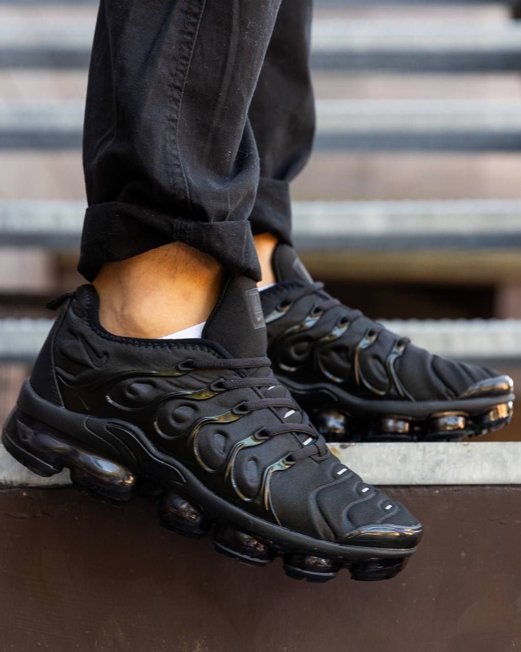 Кросівки Nike Air VaporMax Plus Black NK098 фото
