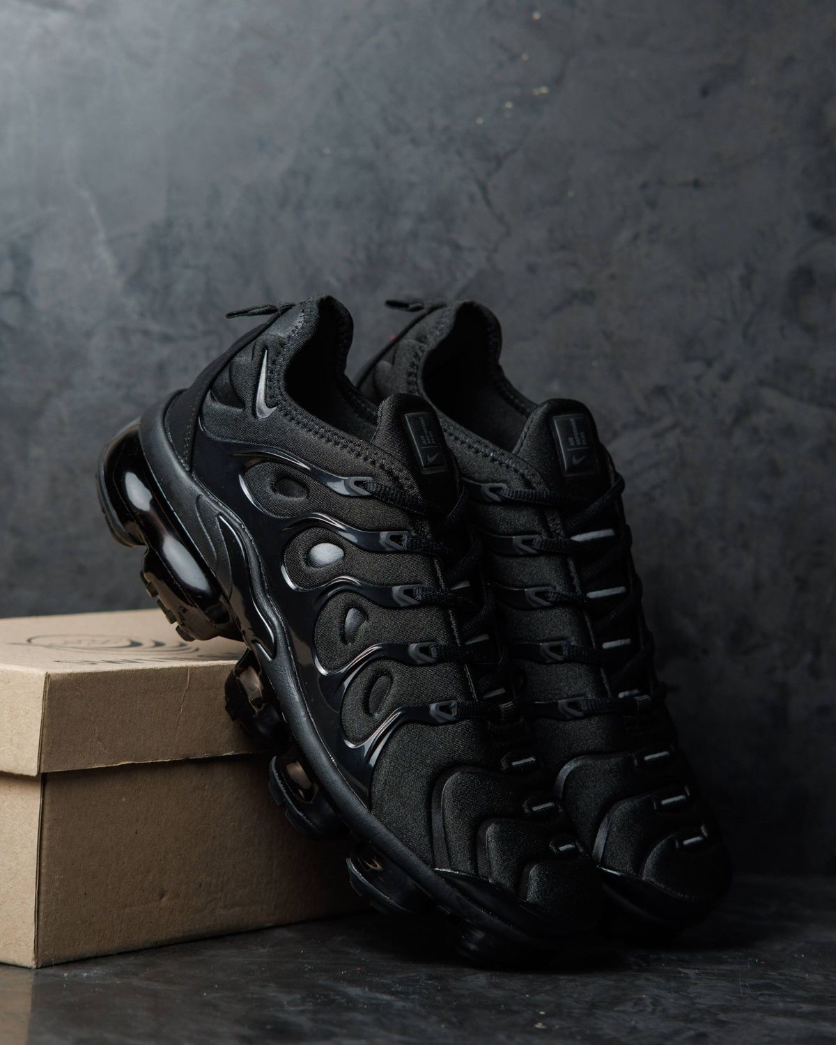 Кросівки Nike Air VaporMax Plus Black NK098 фото