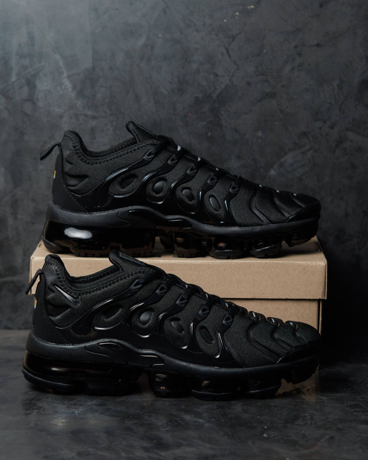 Кросівки Nike Air VaporMax Plus Black NK098 фото