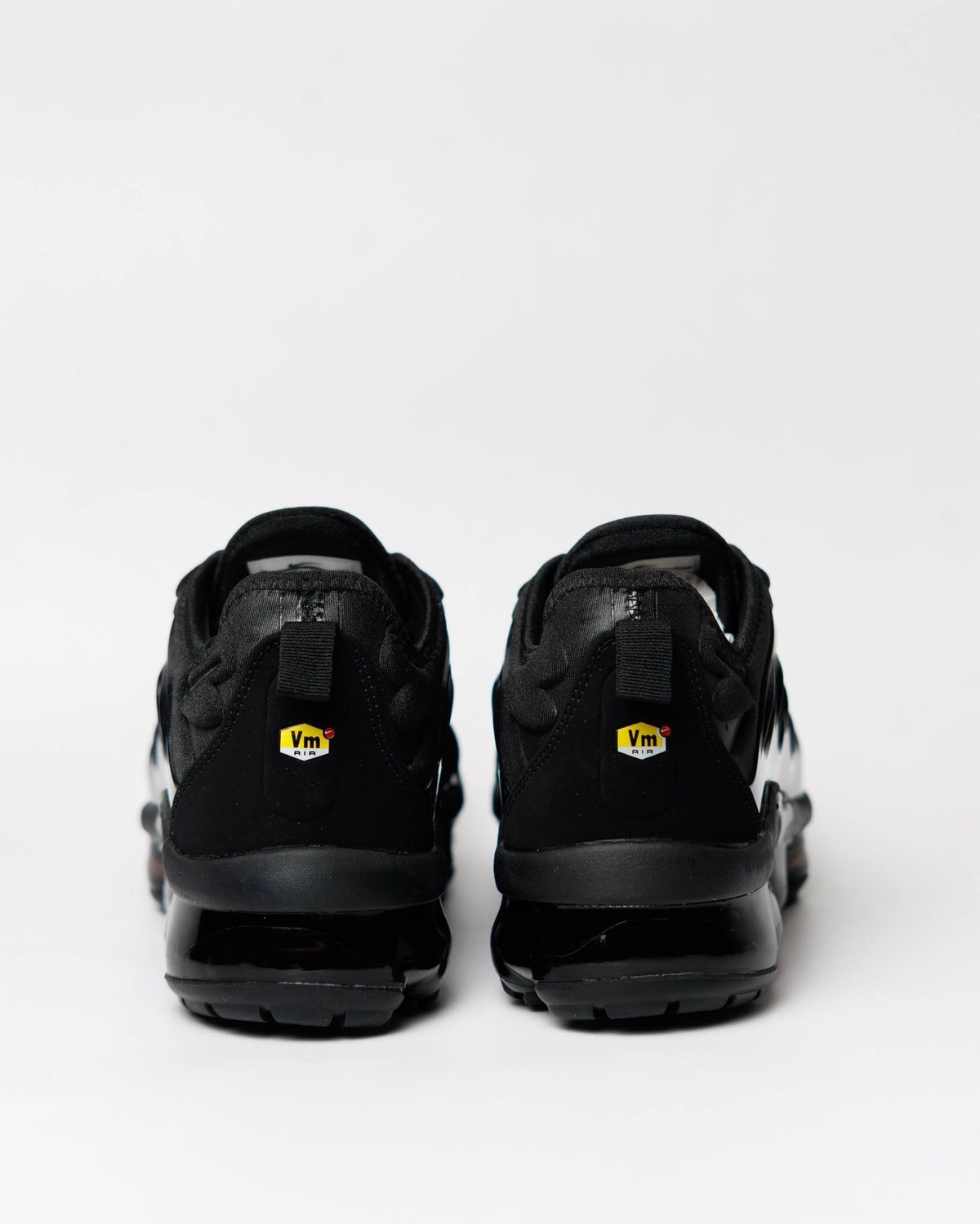 Кросівки Nike Air VaporMax Plus Black NK098 фото
