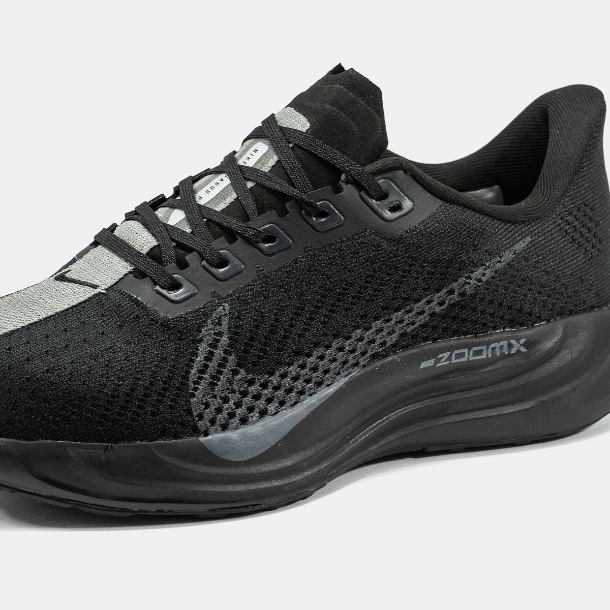 Кросівки Nike Vomero Premium 3024 фото