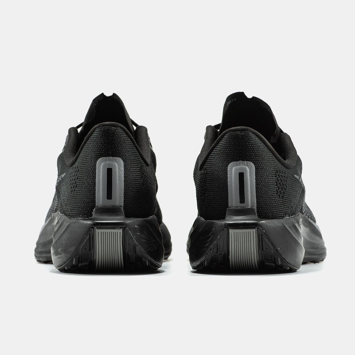 Кросівки Nike Vomero Premium 3024 фото
