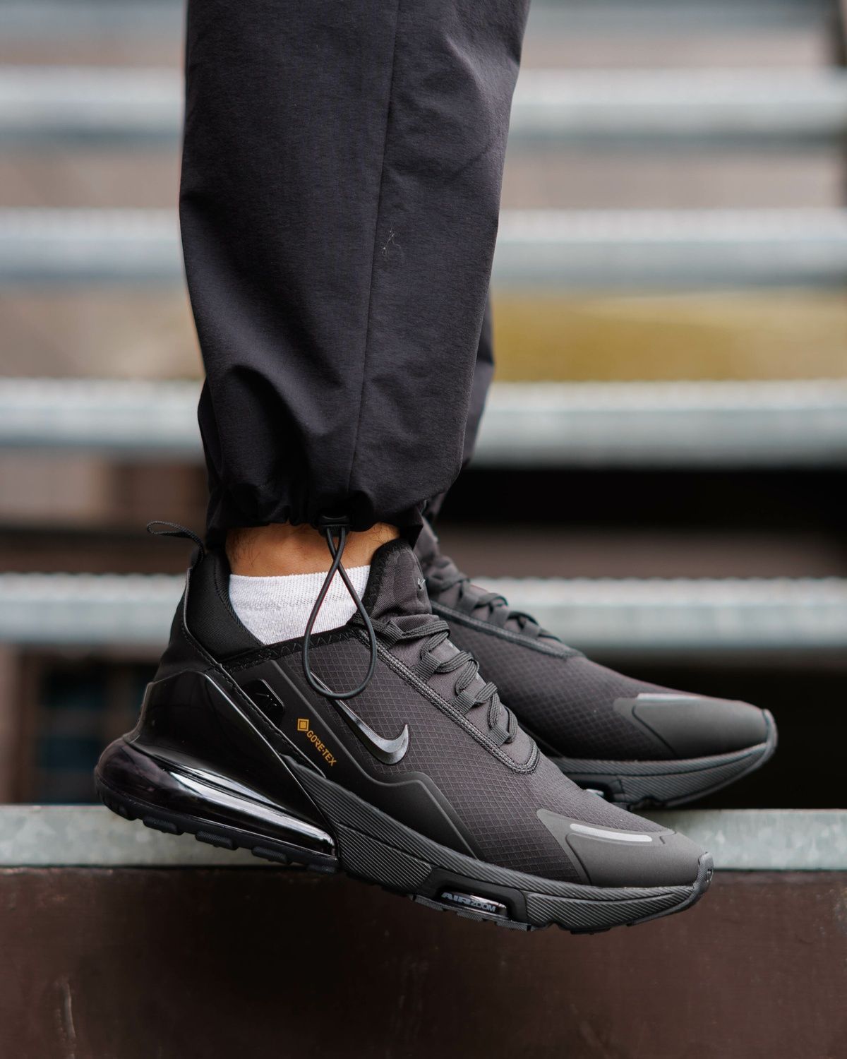 Кросівки Nike Air Max 270 Gore-Tex Triple Black NK393 фото