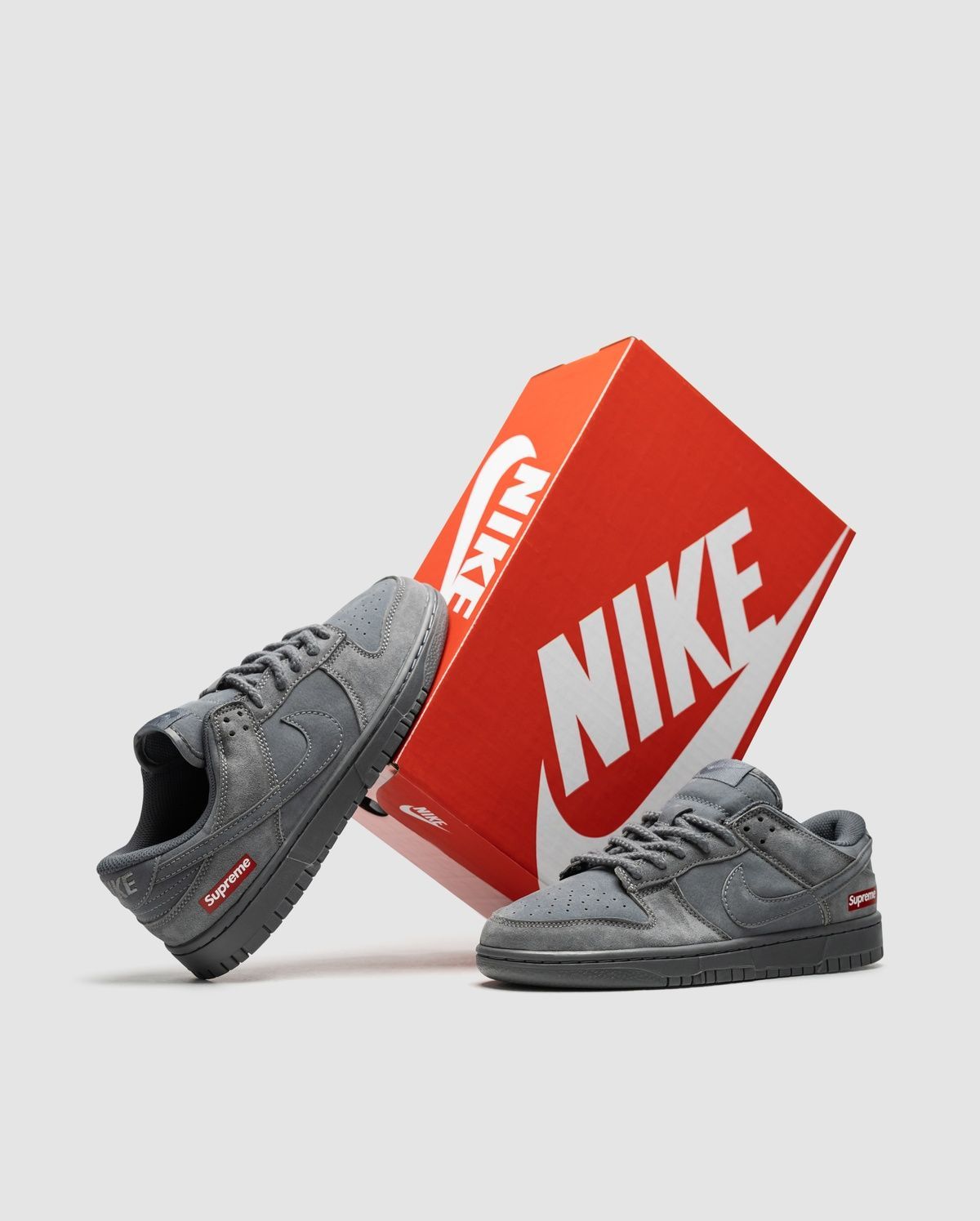 Nike SB Dunk Low x Supreme Grey C-01310 фото