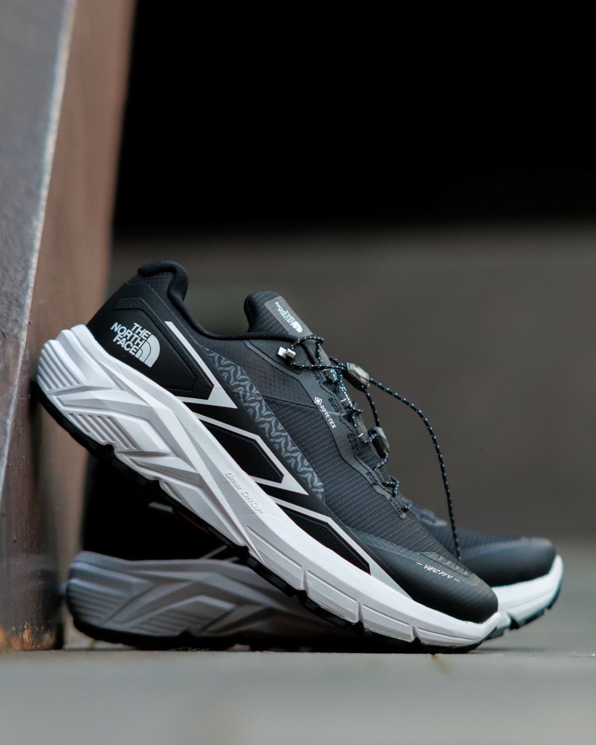 Кросівки The North Face Vectiv Gore-Tex Black White TN008 фото