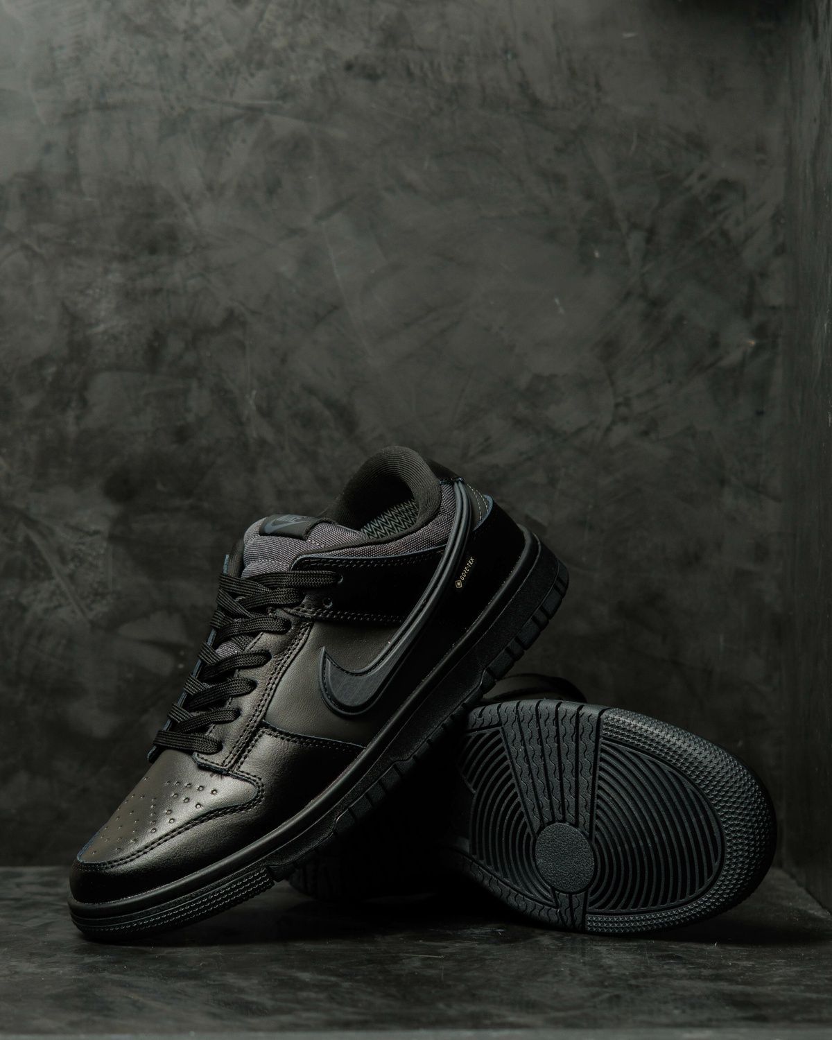 Кросівки Nike Dunk Low Gore-Tex Triple Black NK391 фото