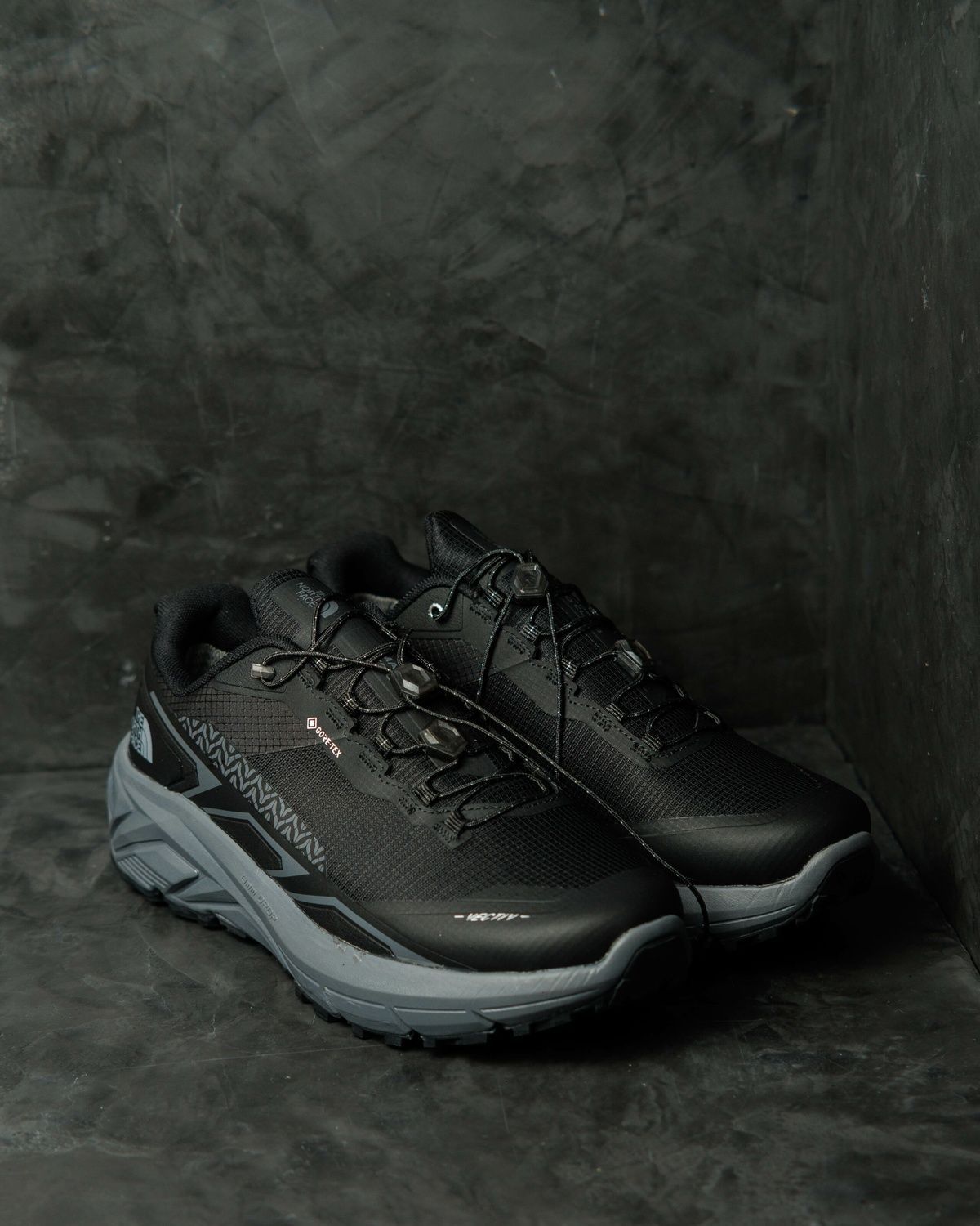 Кросівки The North Face Vectiv Gore-Tex Black Grey TN009 фото