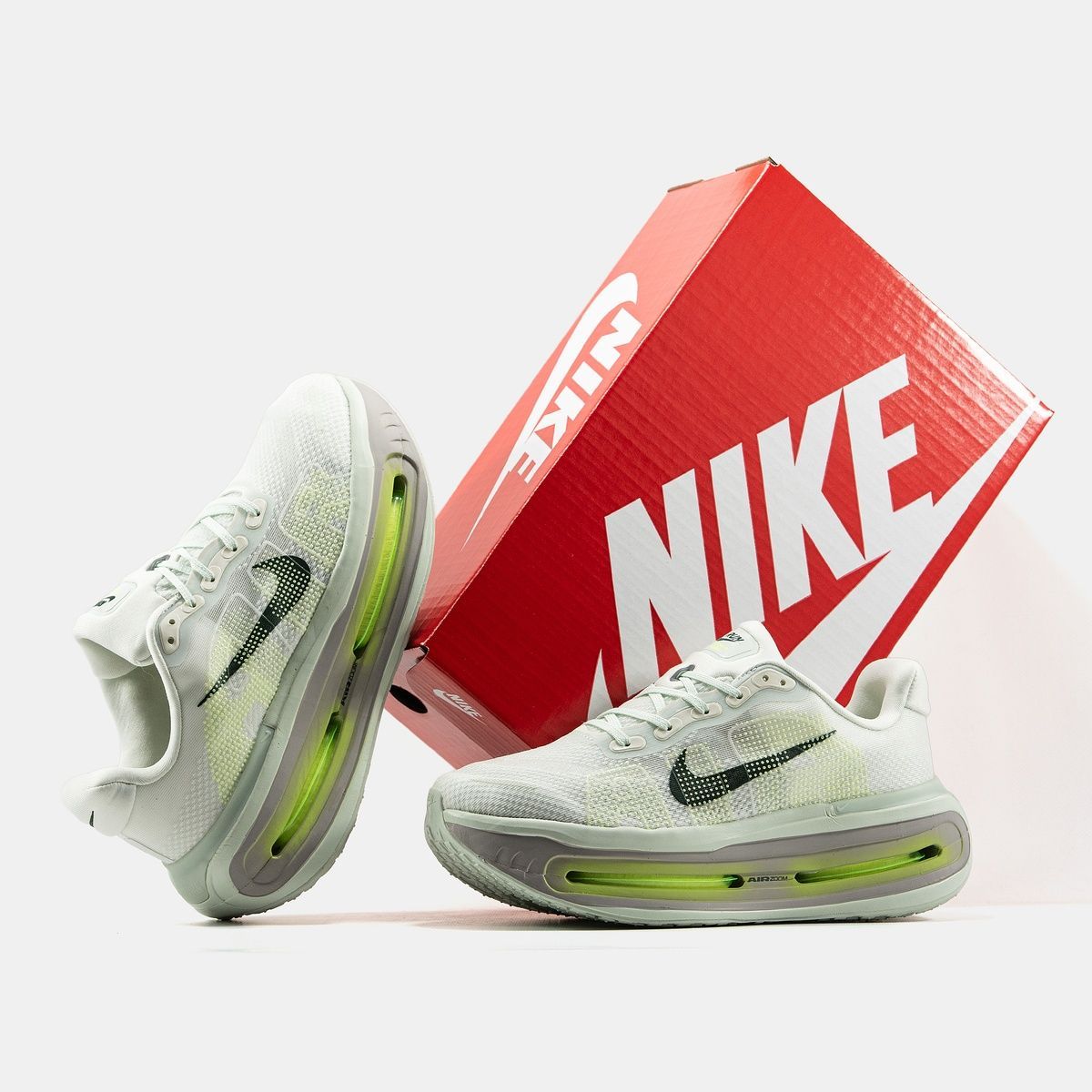 Кросівки Nike Vomero Premium 3022 фото