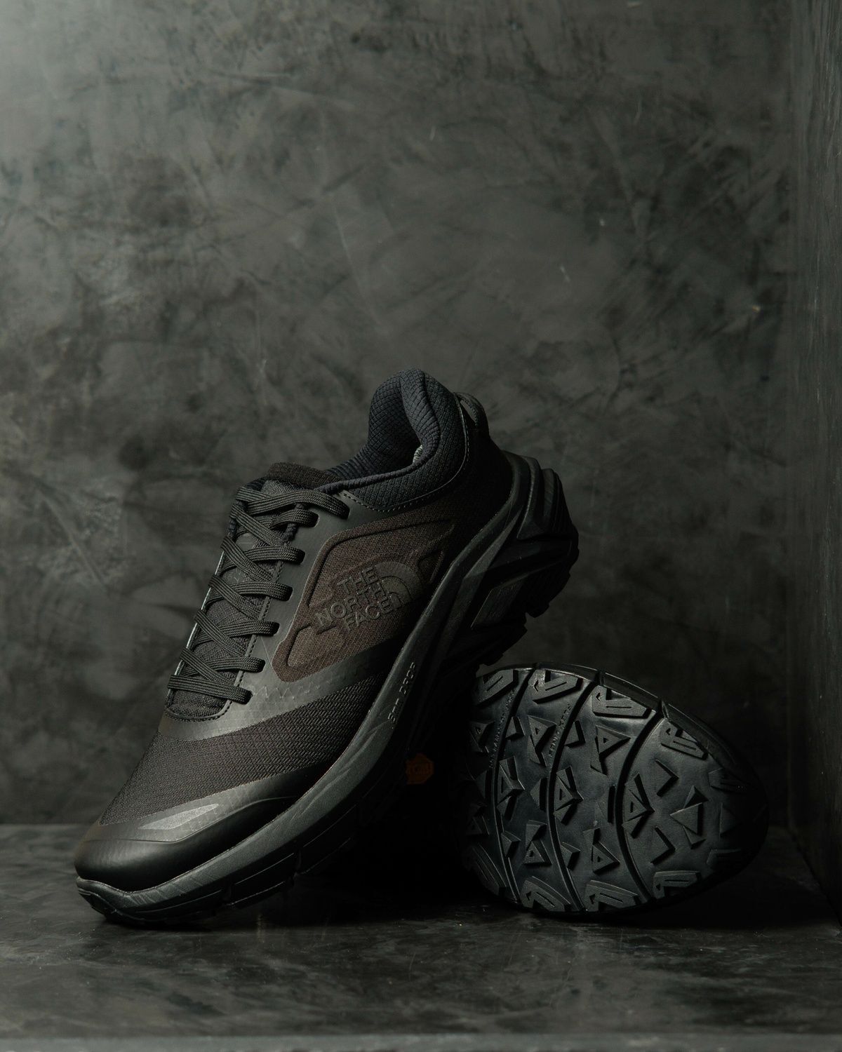 Кросівки The North Face Vectiv Enduris 3 Gore-Tex Triple Black TN011 фото