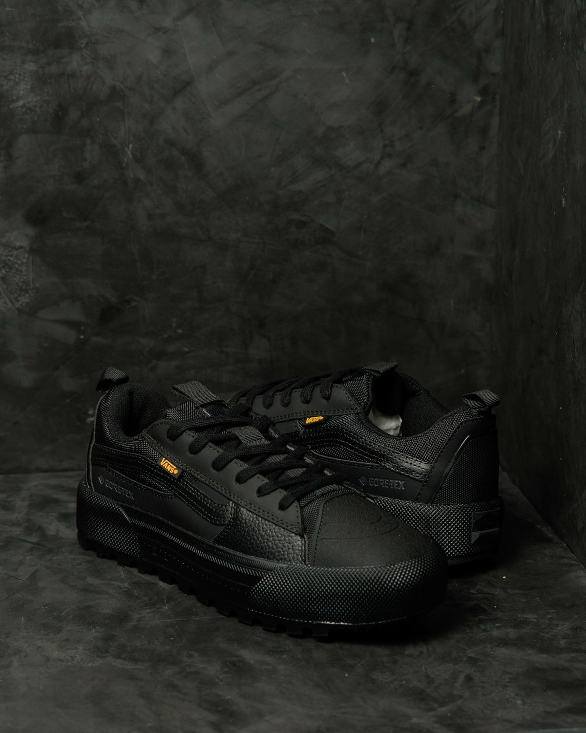 Кросівки Vans Old Skool MTE-1 Gore-Tex Black VN003 фото