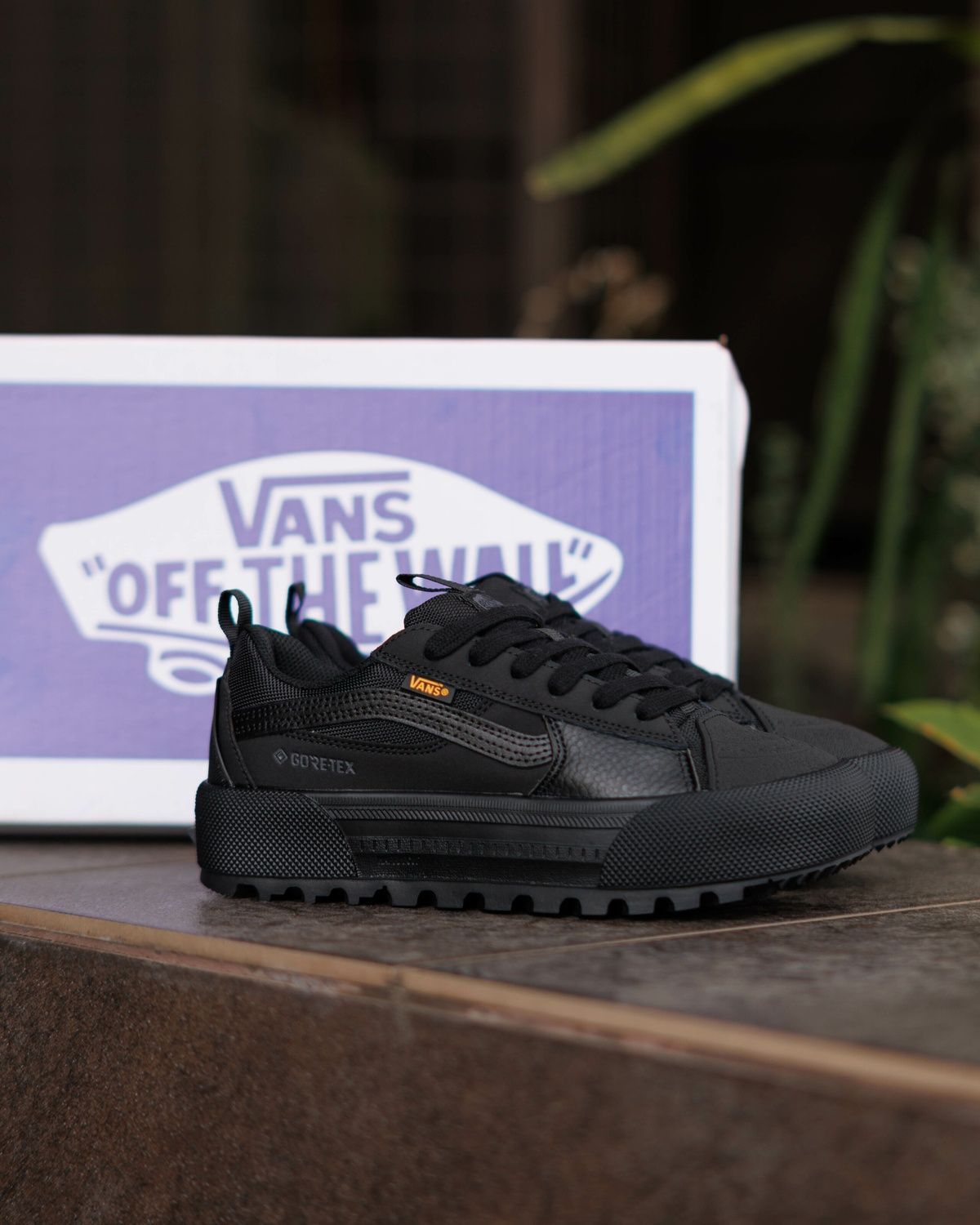 Кросівки Vans Old Skool MTE-1 Gore-Tex Black VN003 фото