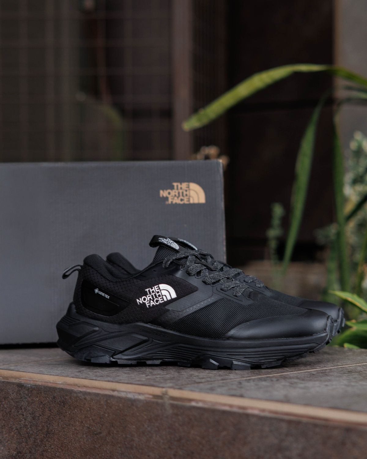Кросівки The North Face Vectiv Gore-Tex Black TN001 фото