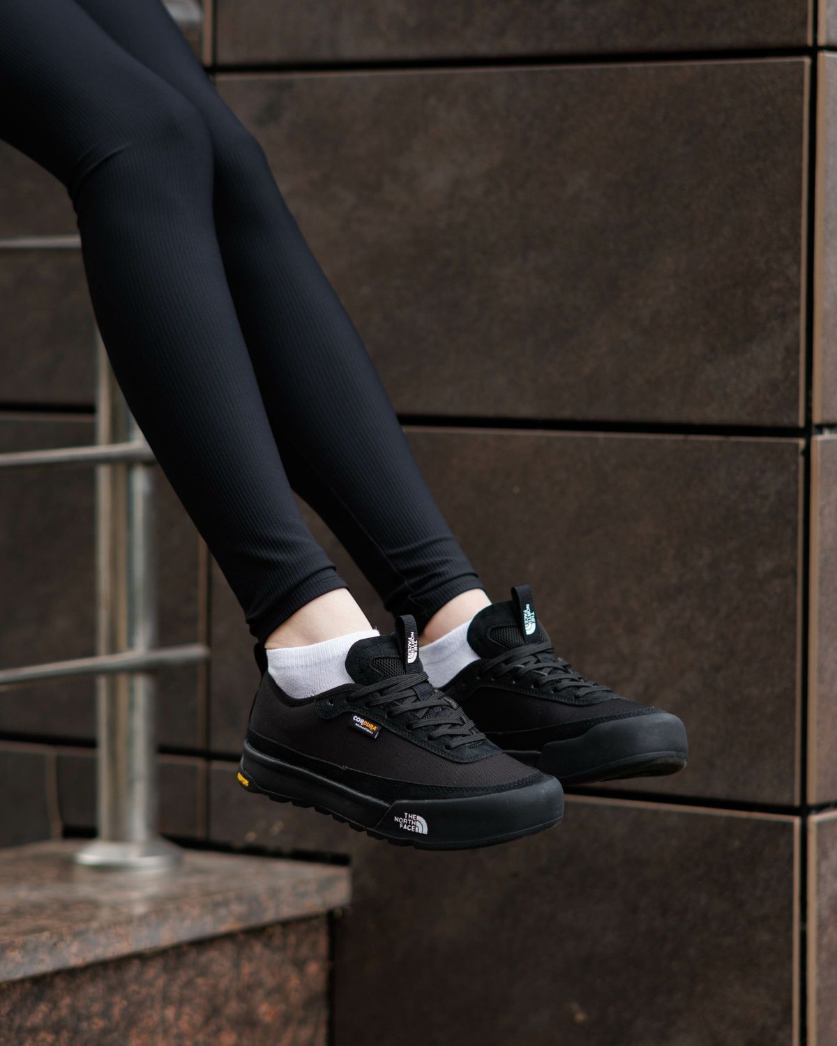 Кросівки The North Face Clyffe Trainers Black TN003 фото