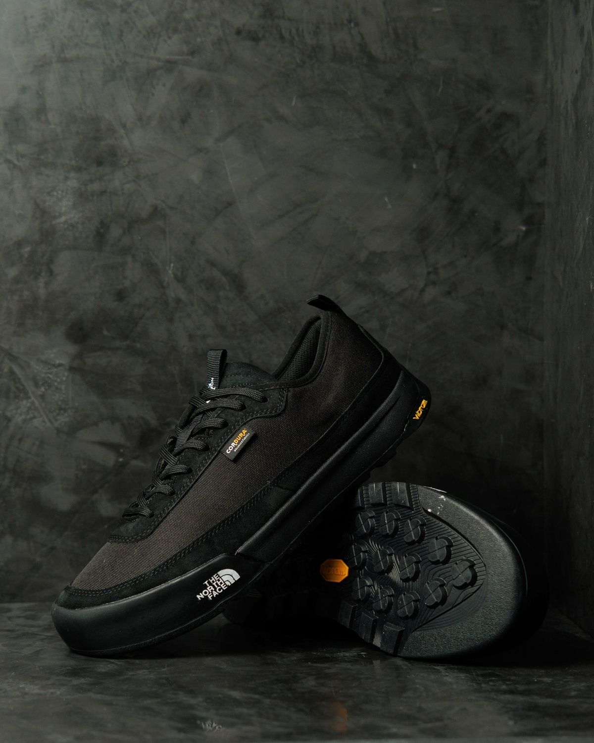 Кросівки The North Face Clyffe Trainers Black TN003 фото