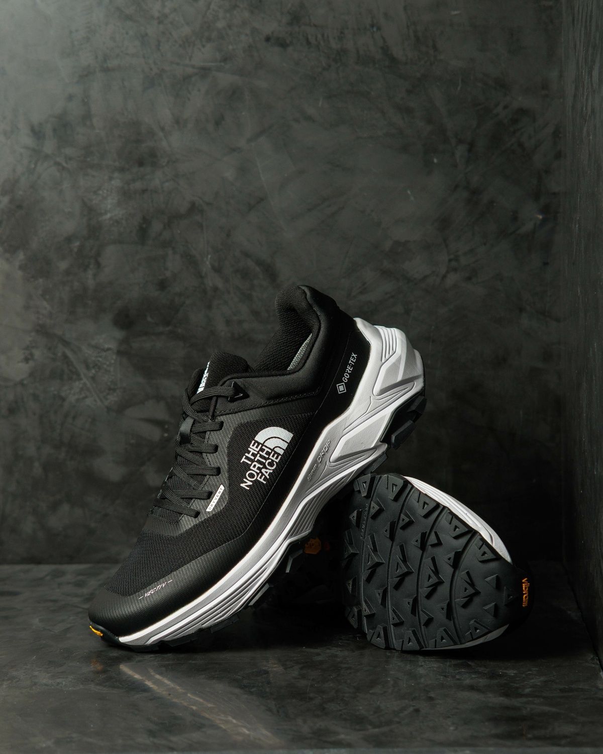 Кросівки The North Face Vectiv Gore-Tex Black White TN010 фото