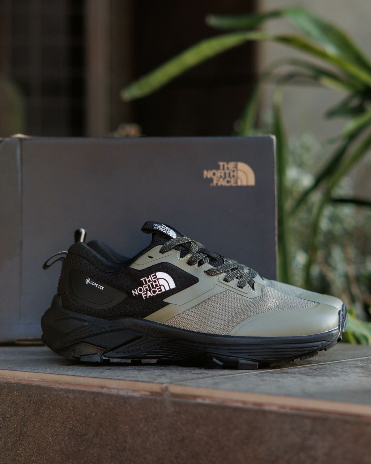 Кросівки The North Face Vectiv Gore-Tex Black Khaki TN002 фото
