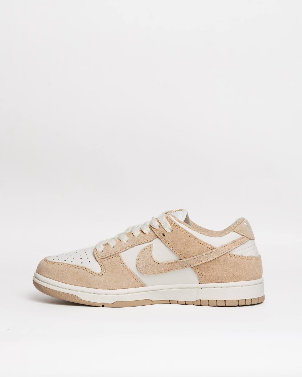 Кросівки Nike SB Dunk Low Sail Metallic Gold NK369 фото Кросівки Nike SB Dunk Low Sail Metallic Gold NK369 фото