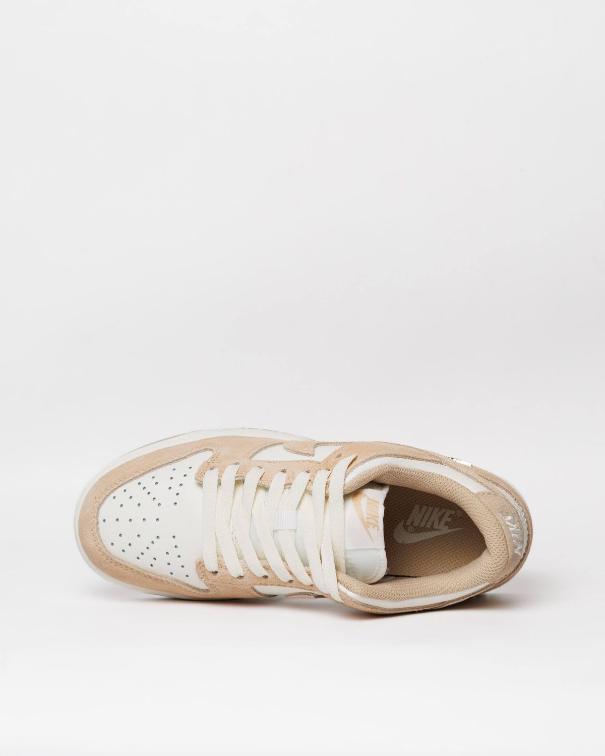 Кросівки Nike SB Dunk Low Sail Metallic Gold NK369 фото Кросівки Nike SB Dunk Low Sail Metallic Gold NK369 фото