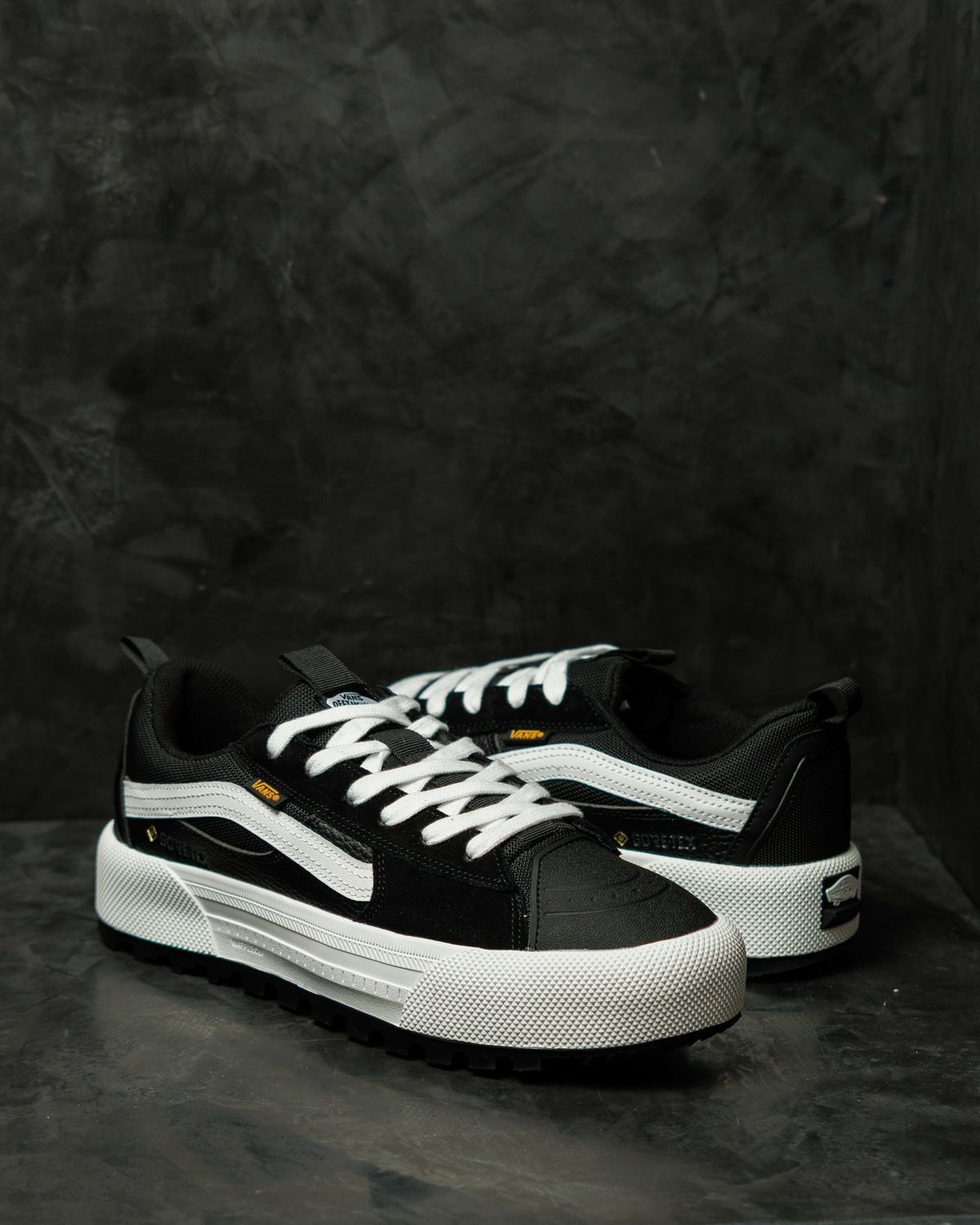 Кросівки Vans Old Skool MTE-1 Gore-Tex Black White VN004 фото