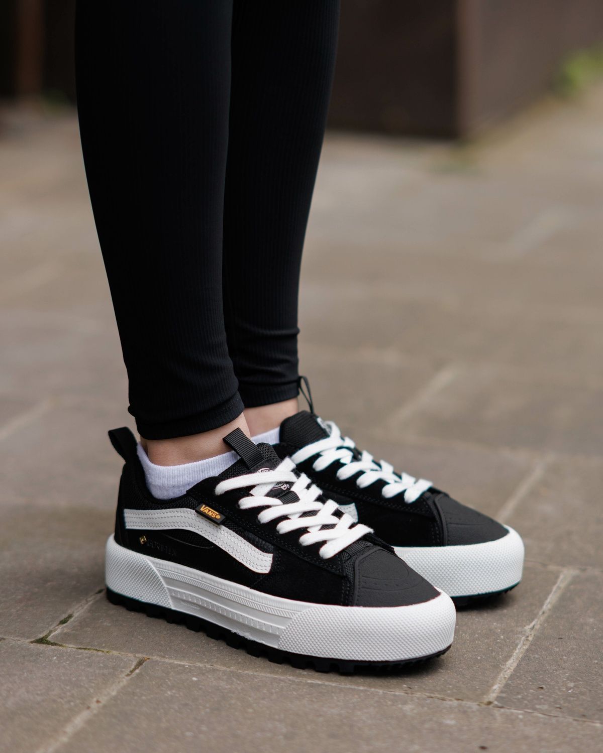 Кросівки Vans Old Skool MTE-1 Gore-Tex Black White VN004 фото
