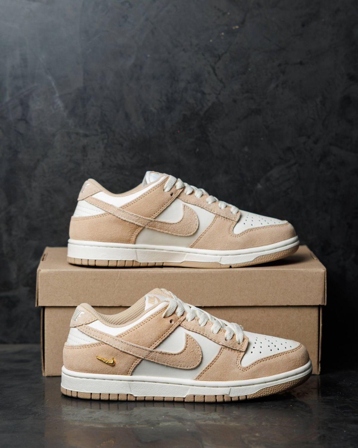 Кросівки Nike SB Dunk Low Sail Metallic Gold NK369 фото Кросівки Nike SB Dunk Low Sail Metallic Gold NK369 фото
