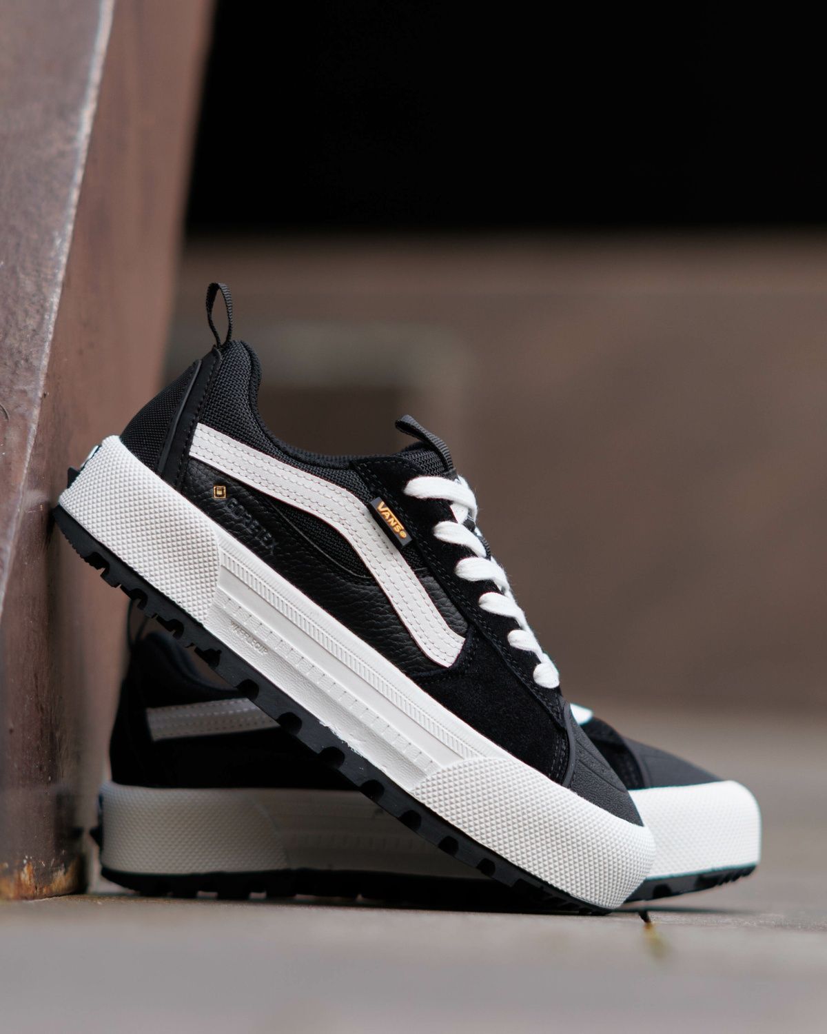 Кросівки Vans Old Skool MTE-1 Gore-Tex Black White VN004 фото