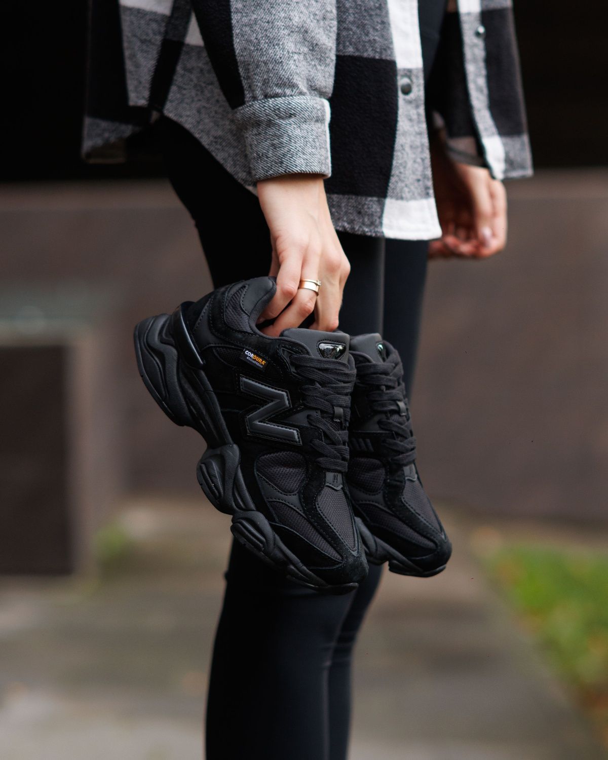Кросівки New Balance 9060 Triple Black Cordura NB179 фото