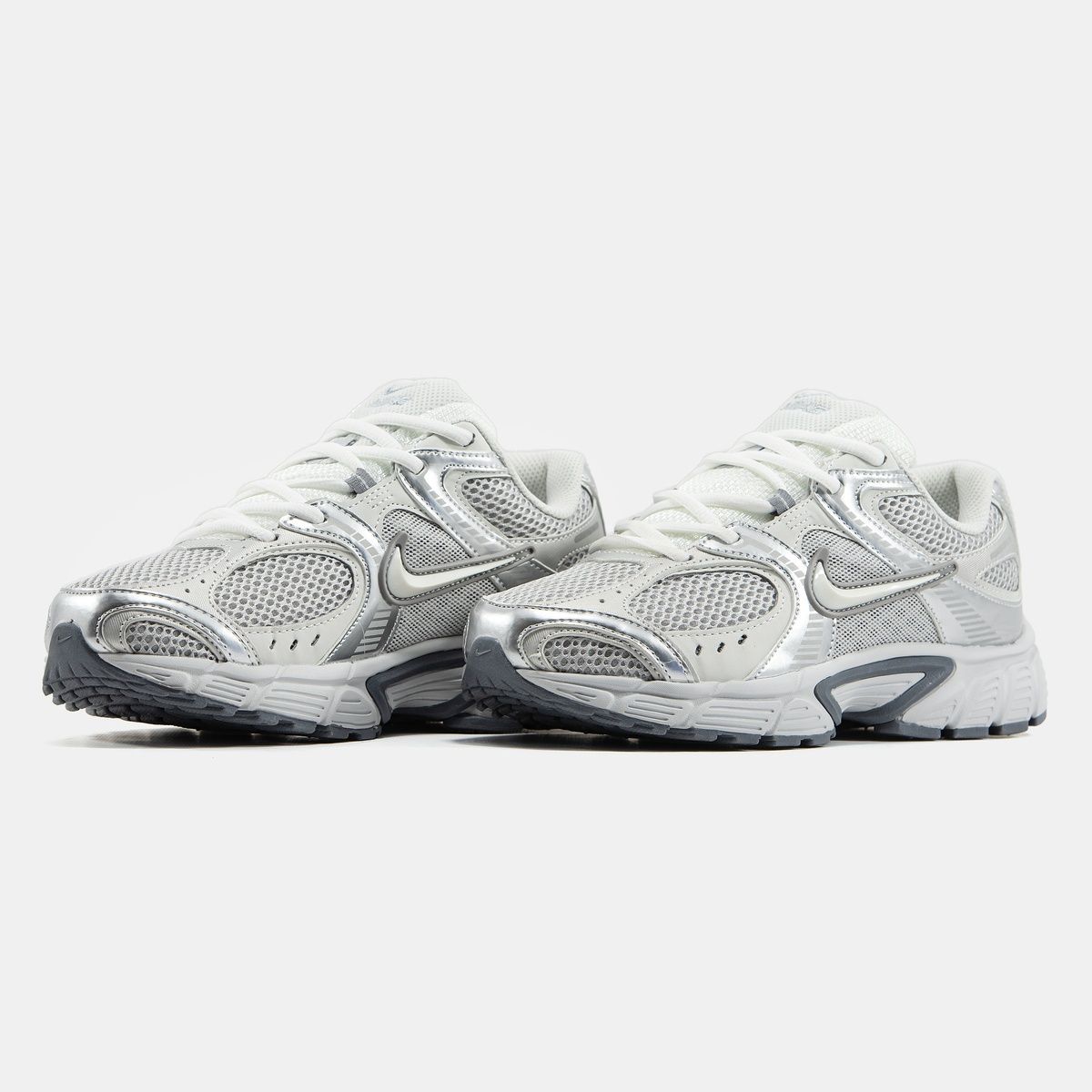 Кросівки Nike V5 RNR 3050 фото