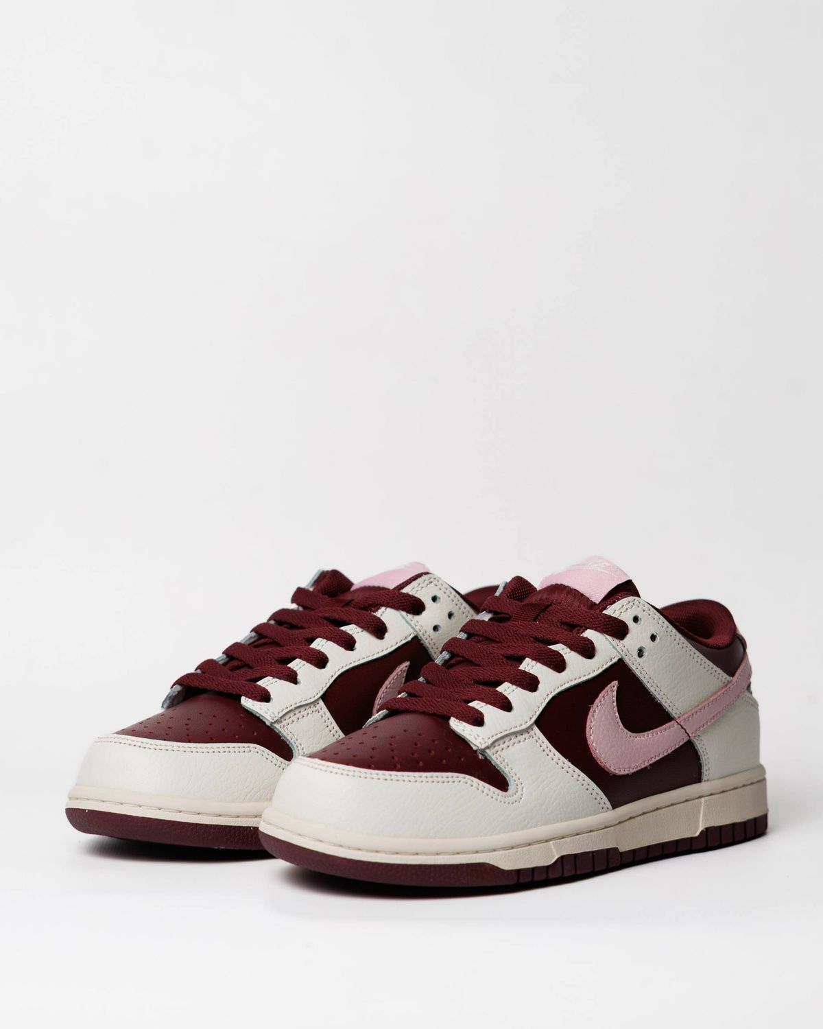 Кросівки Nike SB Dunk Low Cherry Beige NK181 фото Кросівки Nike SB Dunk Low Cherry Beige NK181 фото