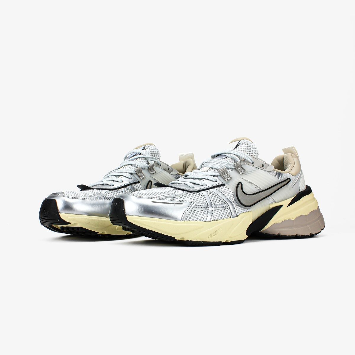 Кросівки Nike V2K Run Pure Platinum "White Metalic Silver" 0289 фото